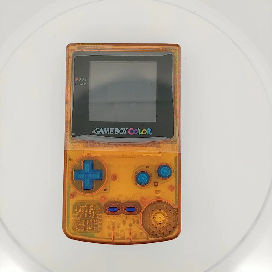 Game Boy Color con pantalla IPS, carcasa naranja transparente y botones azules transparentes